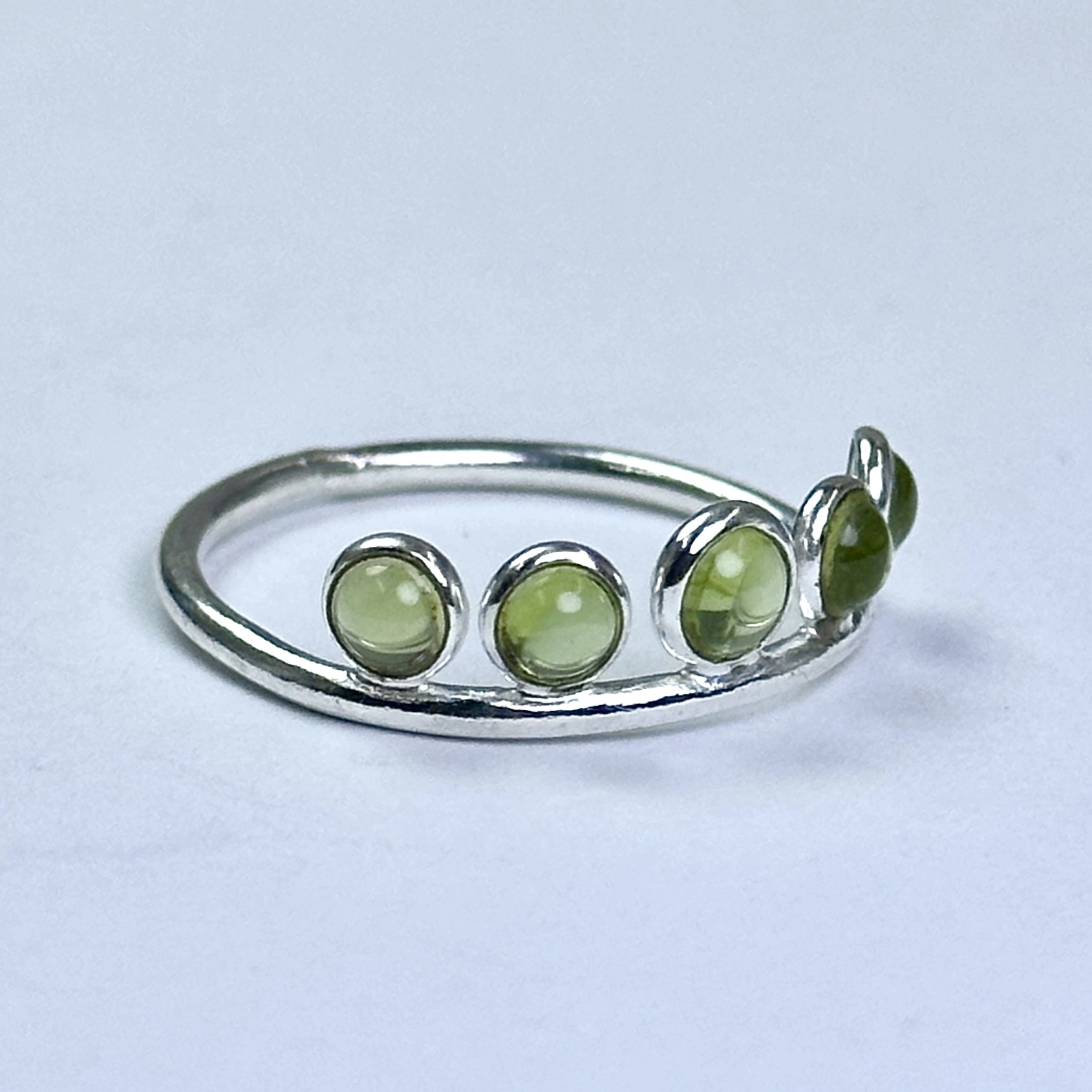 Beş Peridot(Zebercet) Taşlı Gümüş Yüzük