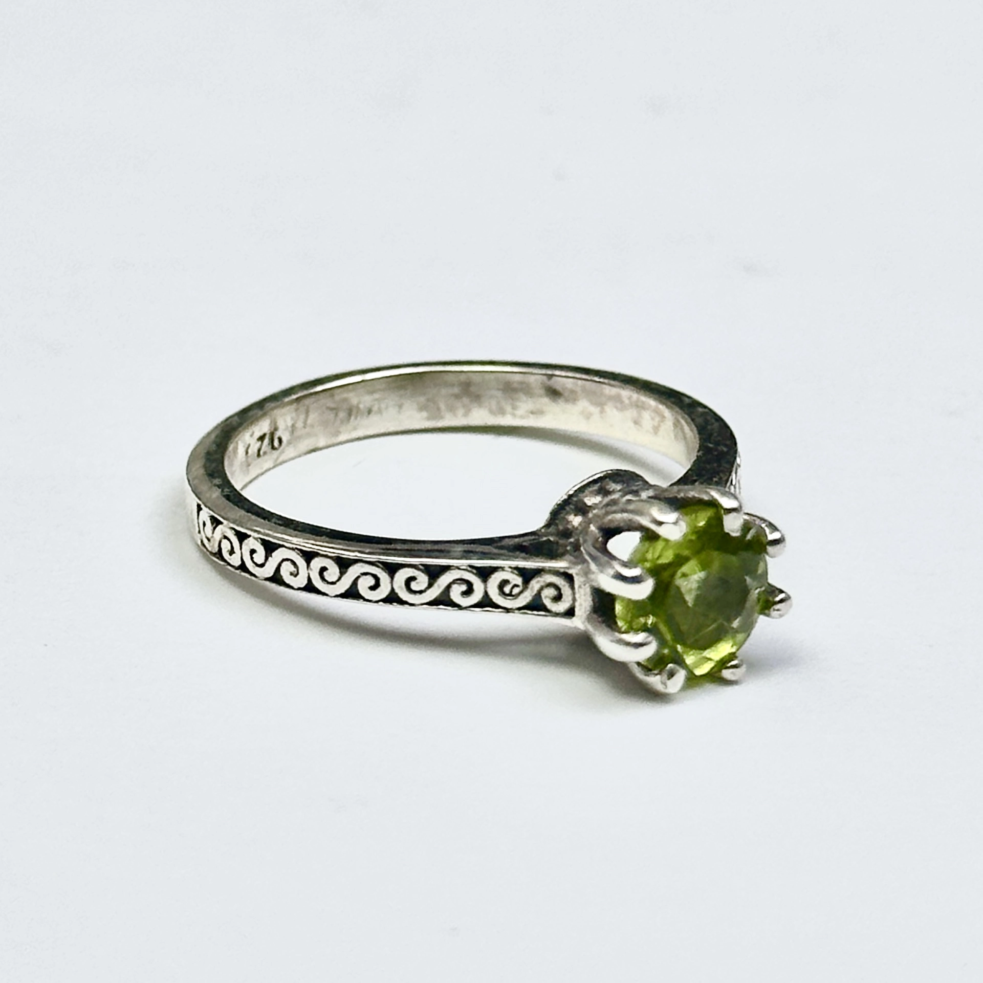Peridot(Zebercet) Taşından Gümüş Yüzük
