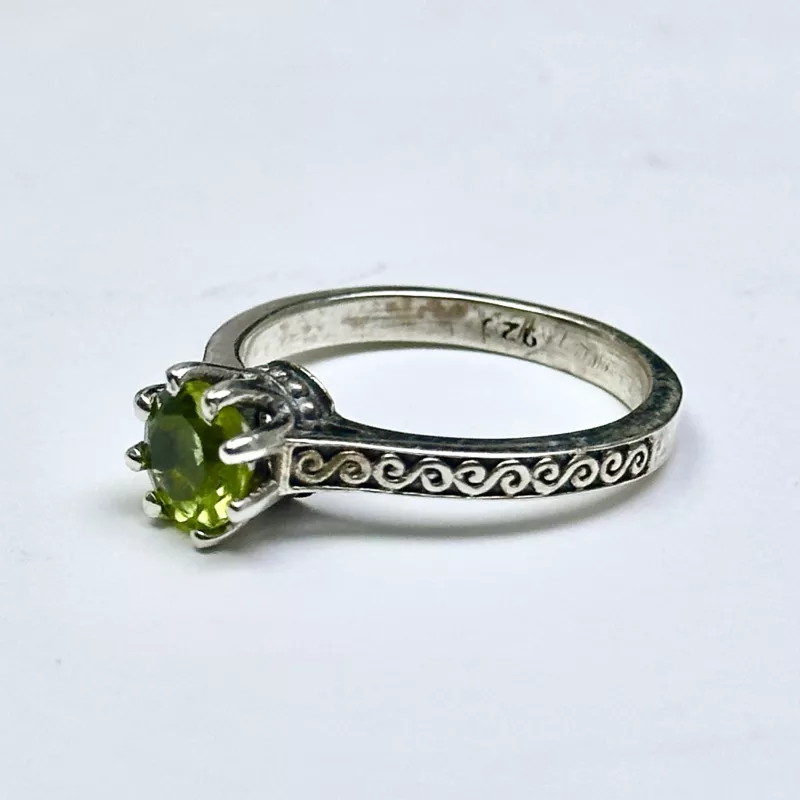Peridot(Zebercet) Taşından Gümüş Yüzük