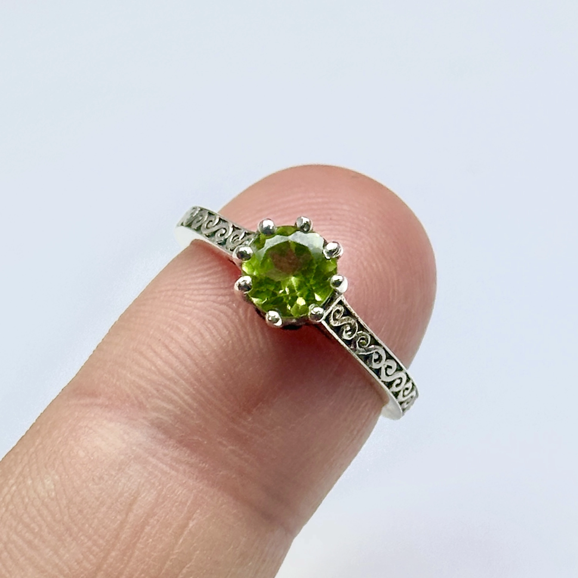 Peridot(Zebercet) Taşından Gümüş Yüzük