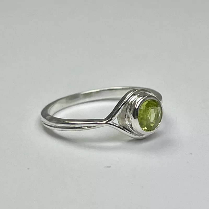 Peridot(Zebercet) Taşından Gümüş Yüzük