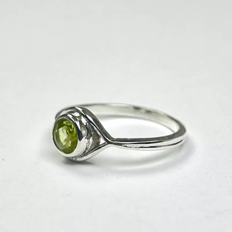 Peridot(Zebercet) Taşından Gümüş Yüzük