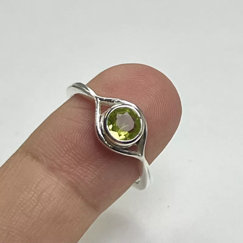 Peridot(Zebercet) Taşından Gümüş Yüzük