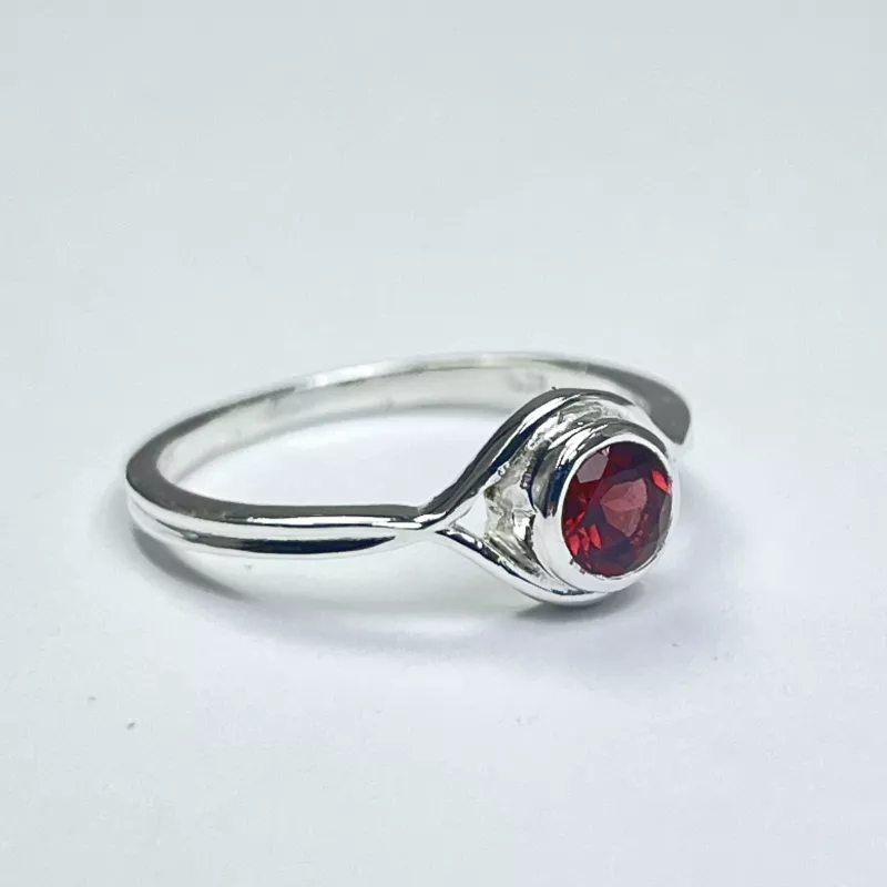 Lal (Garnet) Taşından Gümüş Yüzük