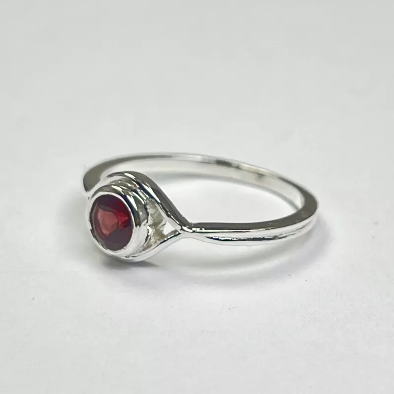 Lal (Garnet) Taşından Gümüş Yüzük