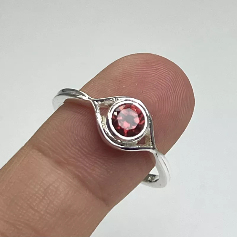 Lal (Garnet) Taşından Gümüş Yüzük