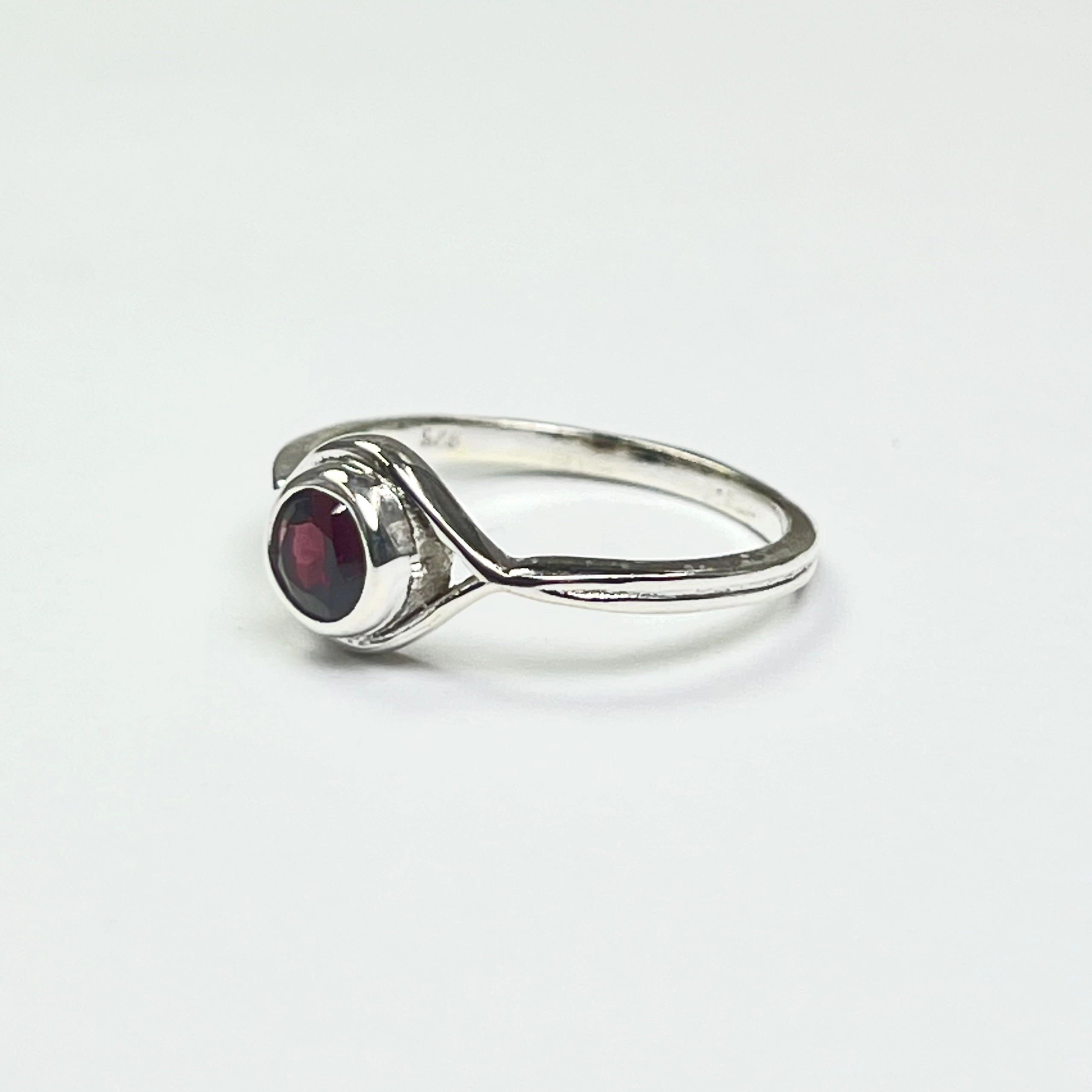 Lal(Garnet) Taşından Gümüş Yüzük