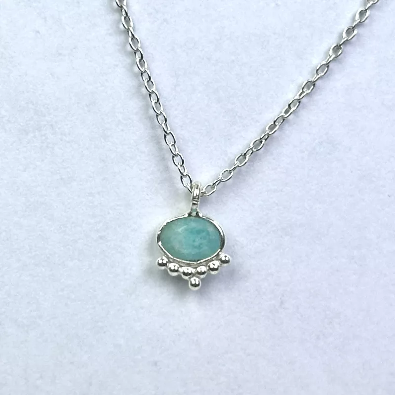 Zümrüt Taşından Gümüş Kolye (oval)