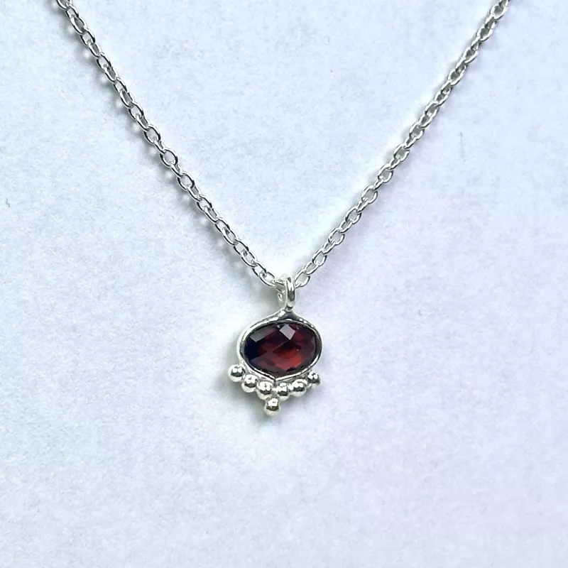 Lal(Garnet) Taşından Gümüş Kolye (oval)