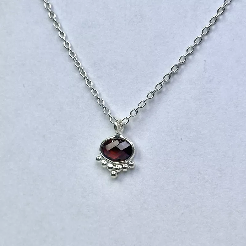 Lal(Garnet) Taşından Gümüş Kolye (oval)