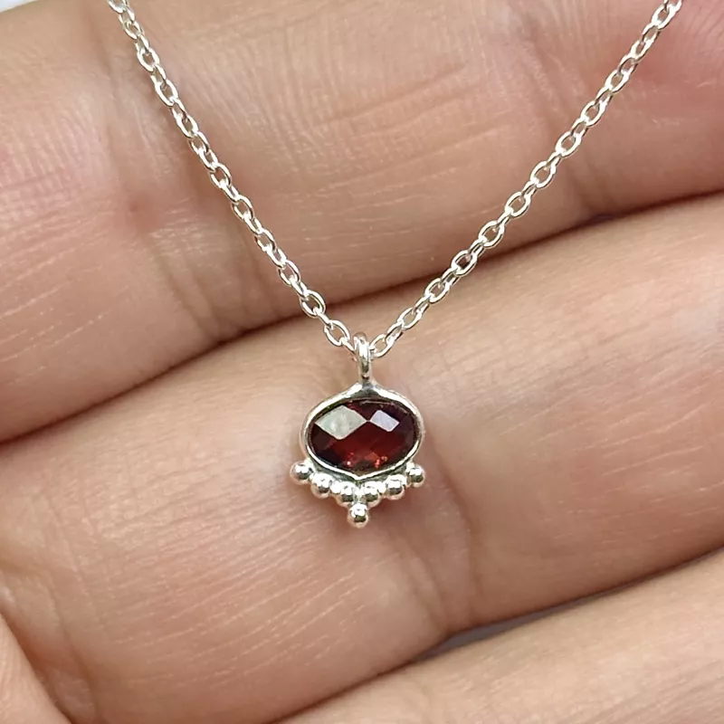 Lal(Garnet) Taşından Gümüş Kolye (oval)