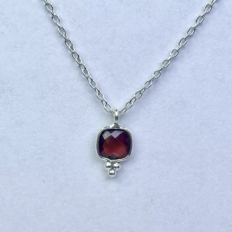 Lal(Garnet) Taşından Gümüş Yüzük (kare)