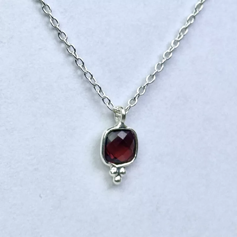 Lal(Garnet) Taşından Gümüş Yüzük (kare)