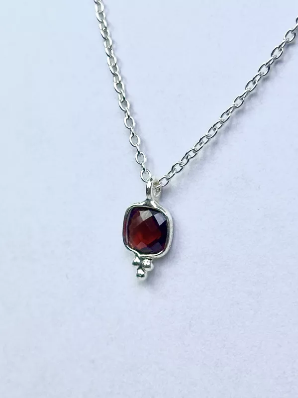 Lal(Garnet) Taşından Gümüş Yüzük (kare)
