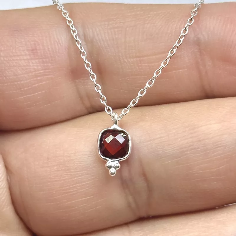 Lal(Garnet) Taşından Gümüş Yüzük (kare)