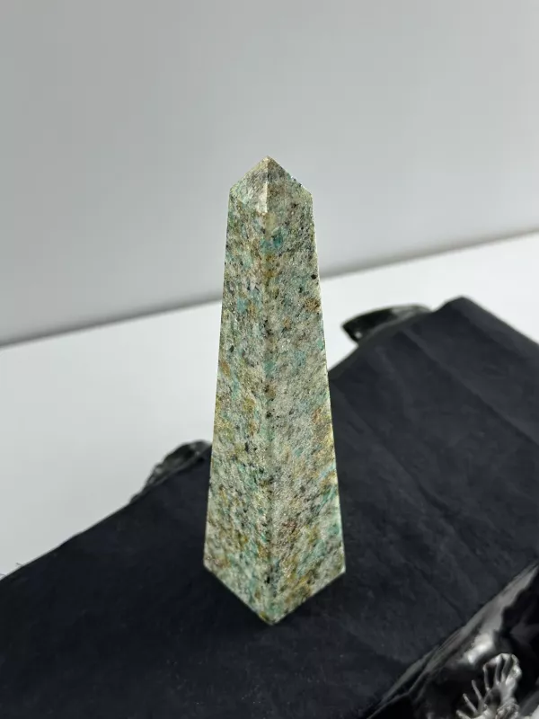 Amazonit Obelisk