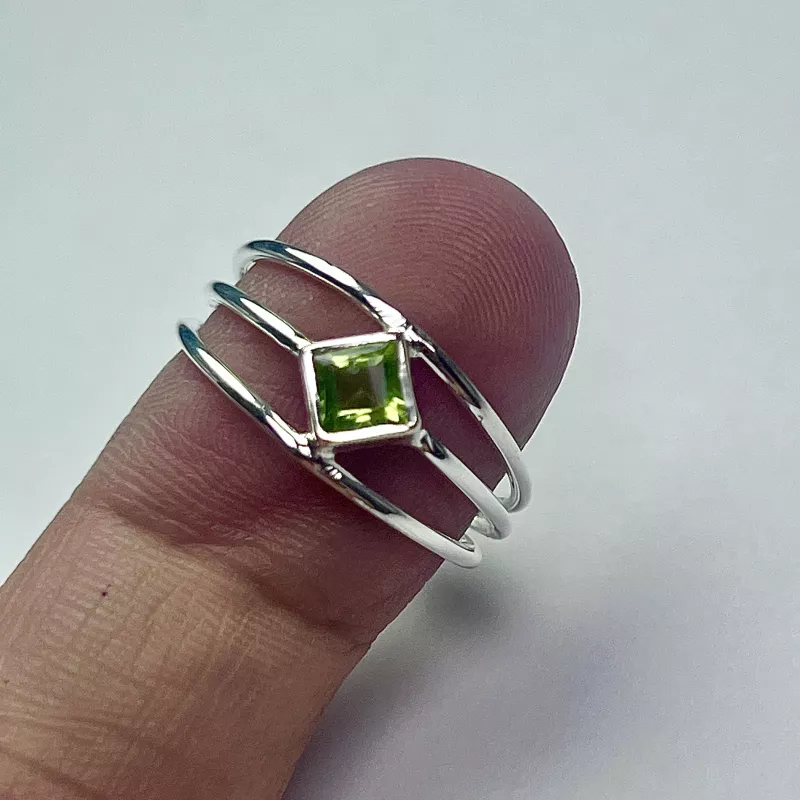 Peridot (Zebercet) Taşından Gümüş Yüzük
