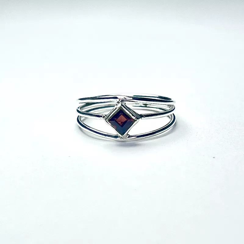 Lal(Garnet) Taşından Gümüş Yüzük