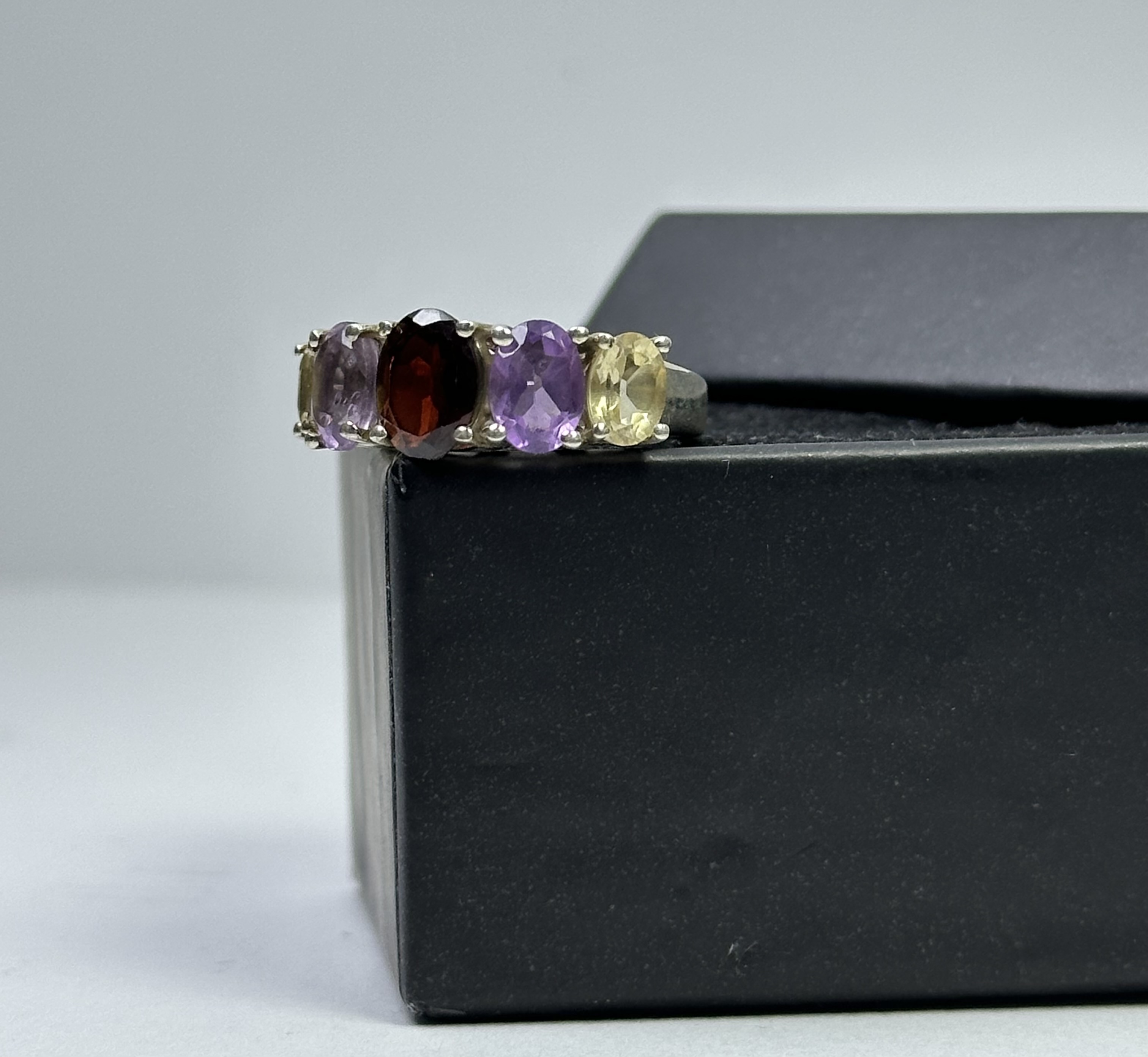 Sitrin, Ametist ve Lal Taşlarından Gümüş Yüzük