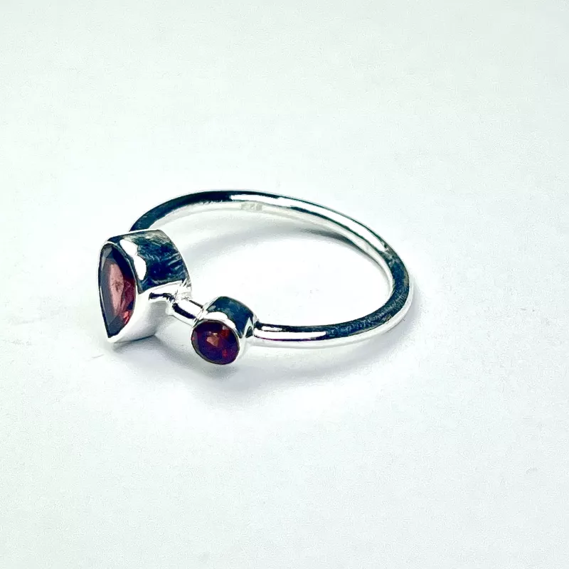 Lal (Garnet) Taşından Gümüş Yüzük