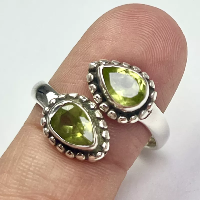 Zebercet(Peridot) Taşından Gümüş Yüzük