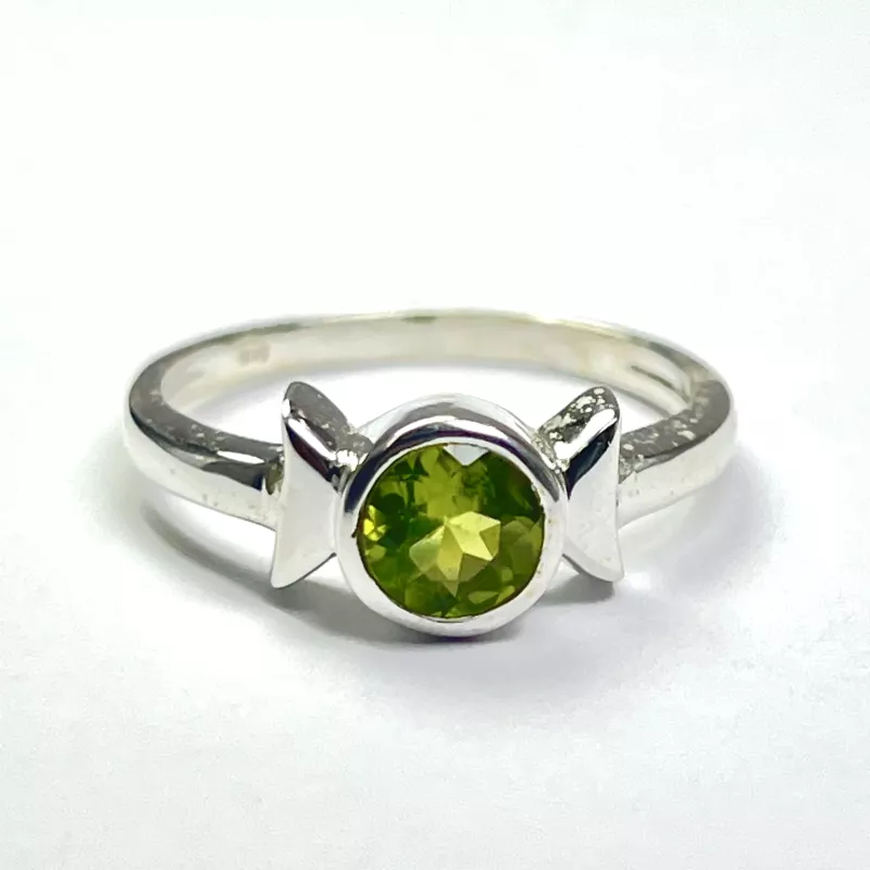 Peridot(Zebercet) Taşından Gümüş Yüzük