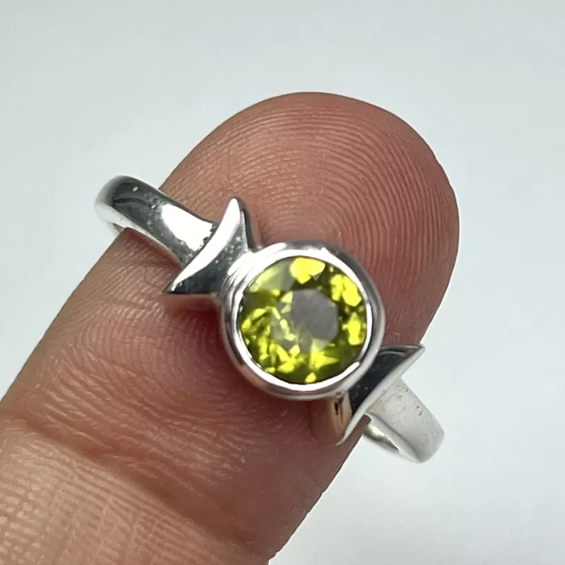 Peridot(Zebercet) Taşından Gümüş Yüzük