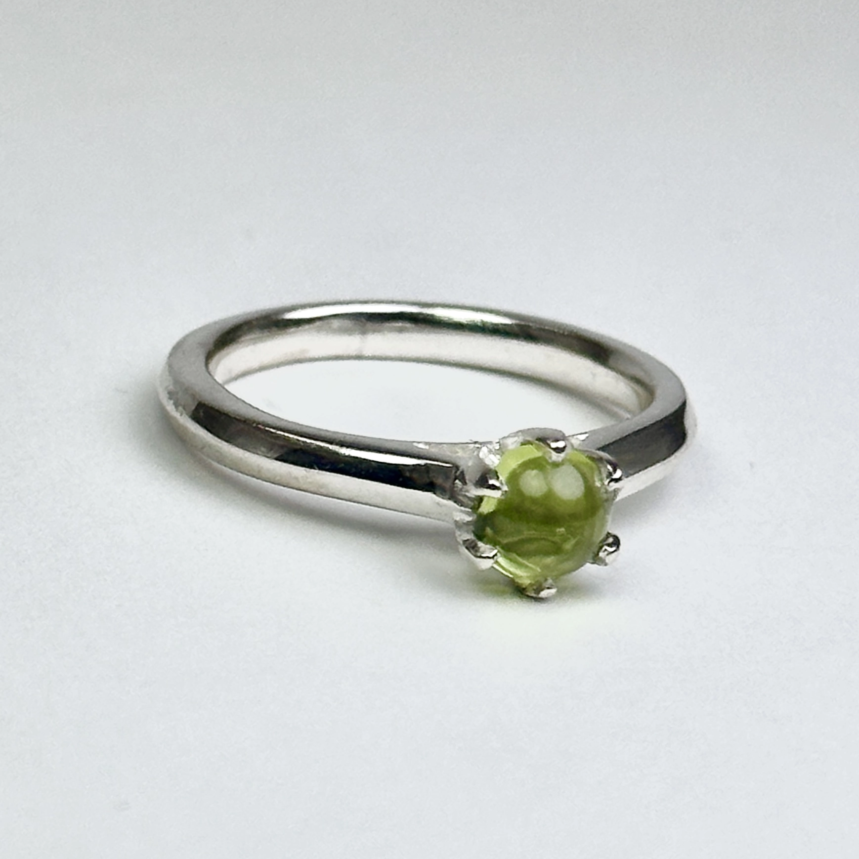 Peridot(Olivin) Taşından Zarif Gümüş Yüzük