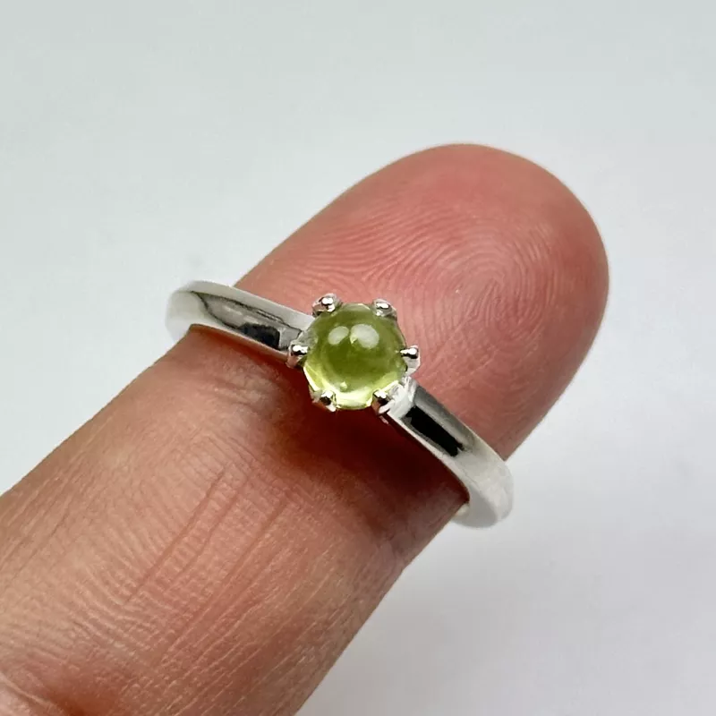 Peridot(Olivin) Taşından Zarif Gümüş Yüzük