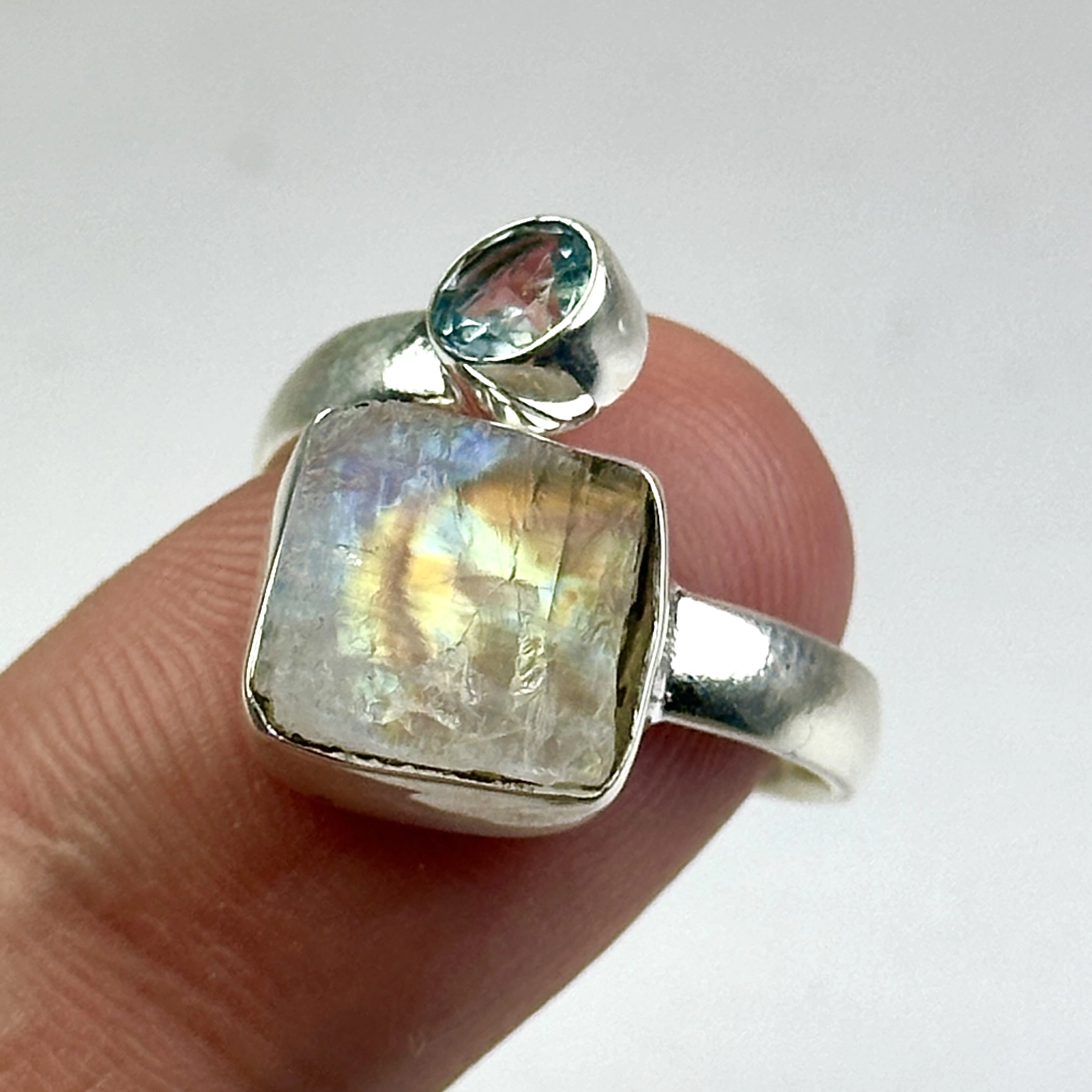 Ham Aytaşı ve Topaz Taşlı Gümüş Yüzük
