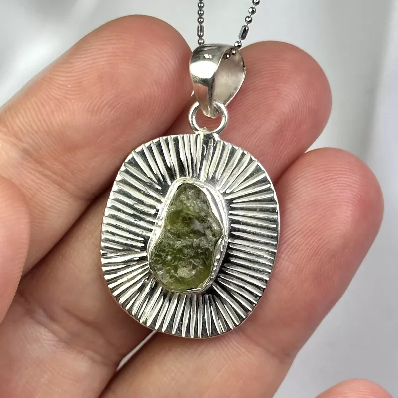 Peridot(Zebercet) Taşından Gümüş Kolye Ucu
