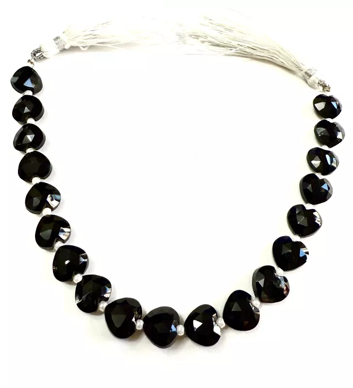 Spinel taşlarından dizi (Fasetli kalp model)