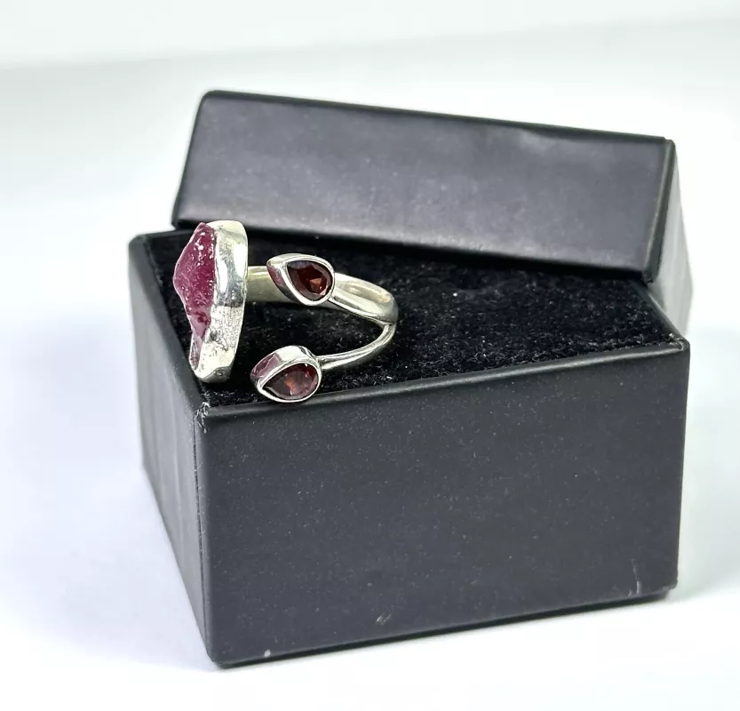 Doğal Yakut ve Lal Taşlarından Gümüş Yüzük