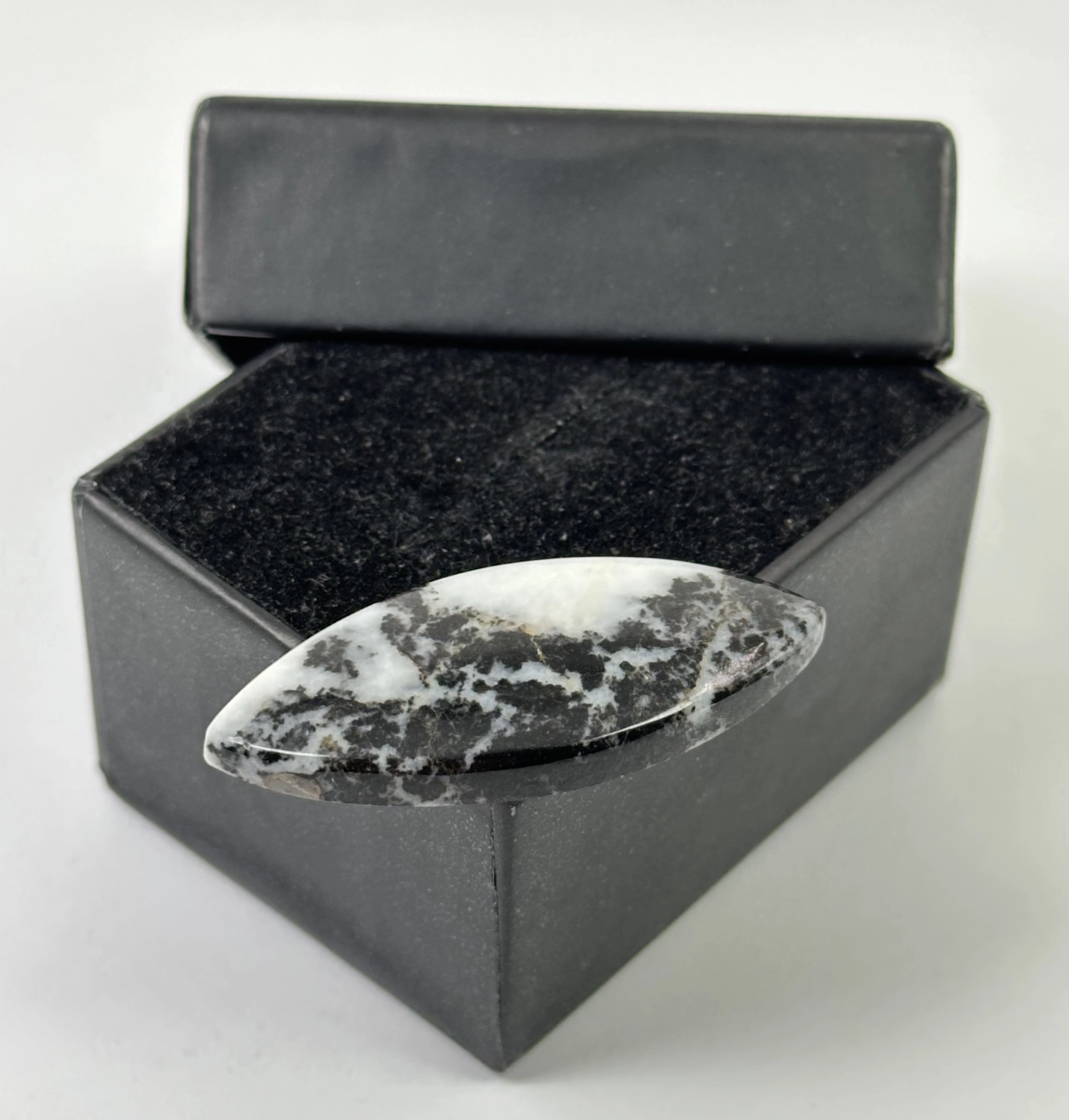 Zebra Jasper Taşından Kaboşon