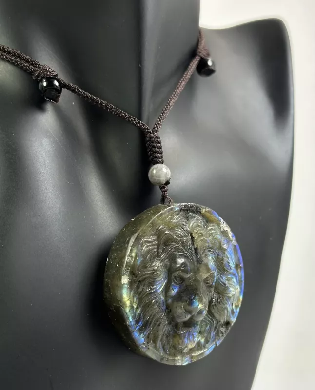 Labradorit Taşından Kolye Ucu