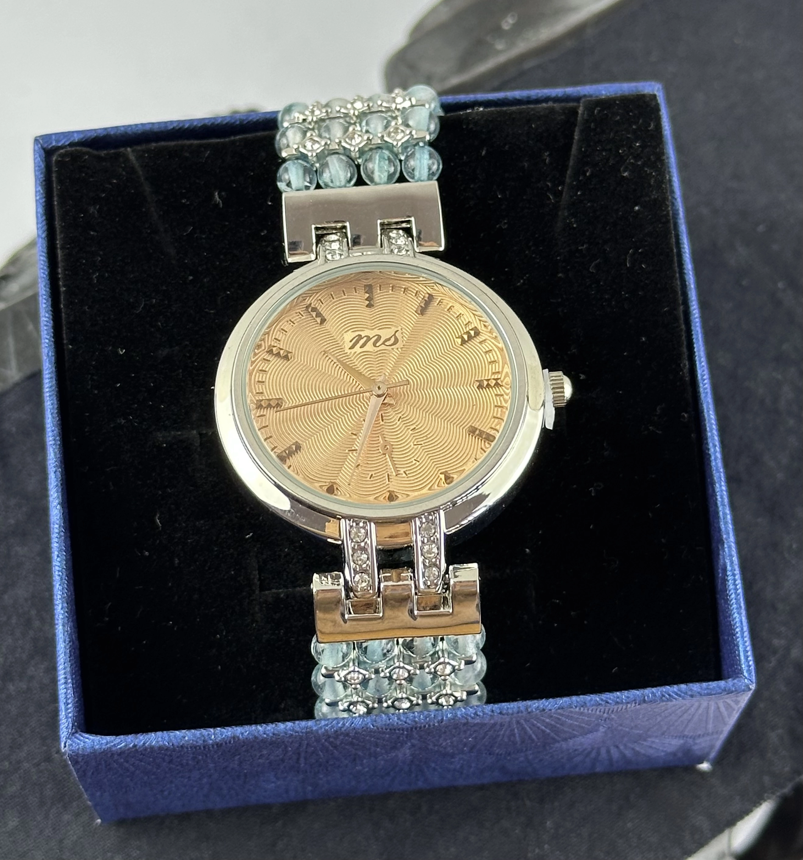 Topaz Taşlı Saat
