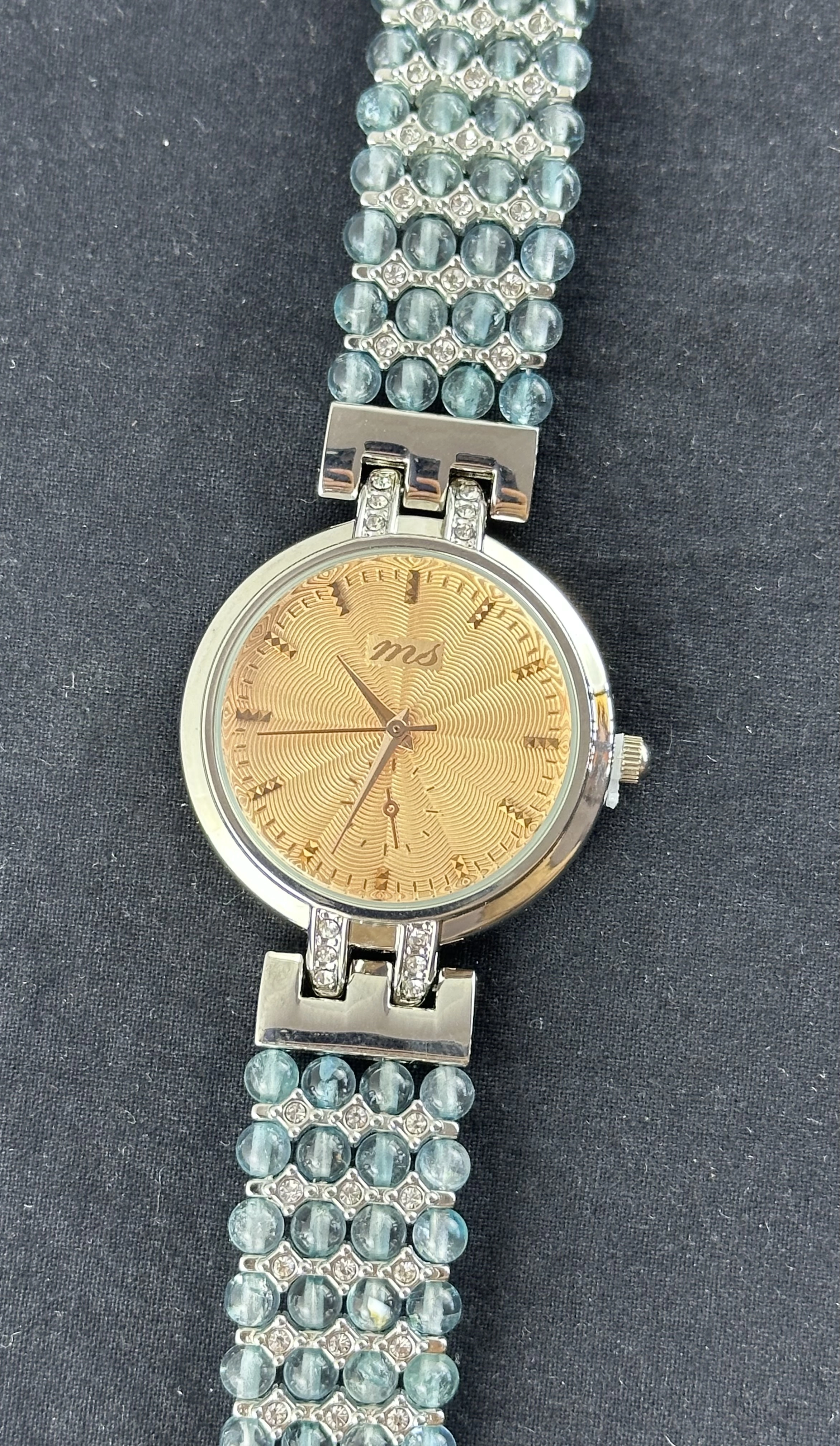 Topaz Taşlı Saat