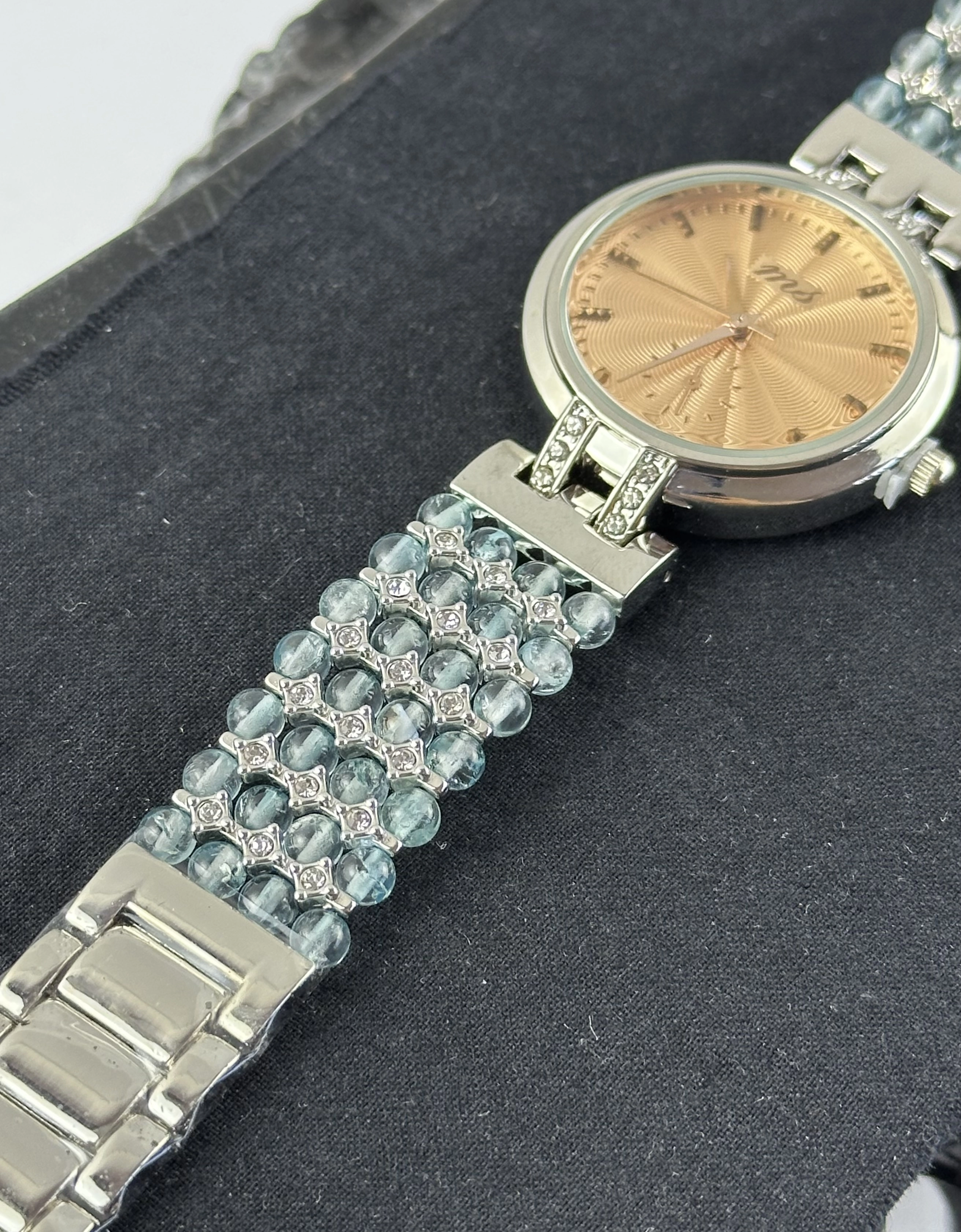 Topaz Taşlı Saat