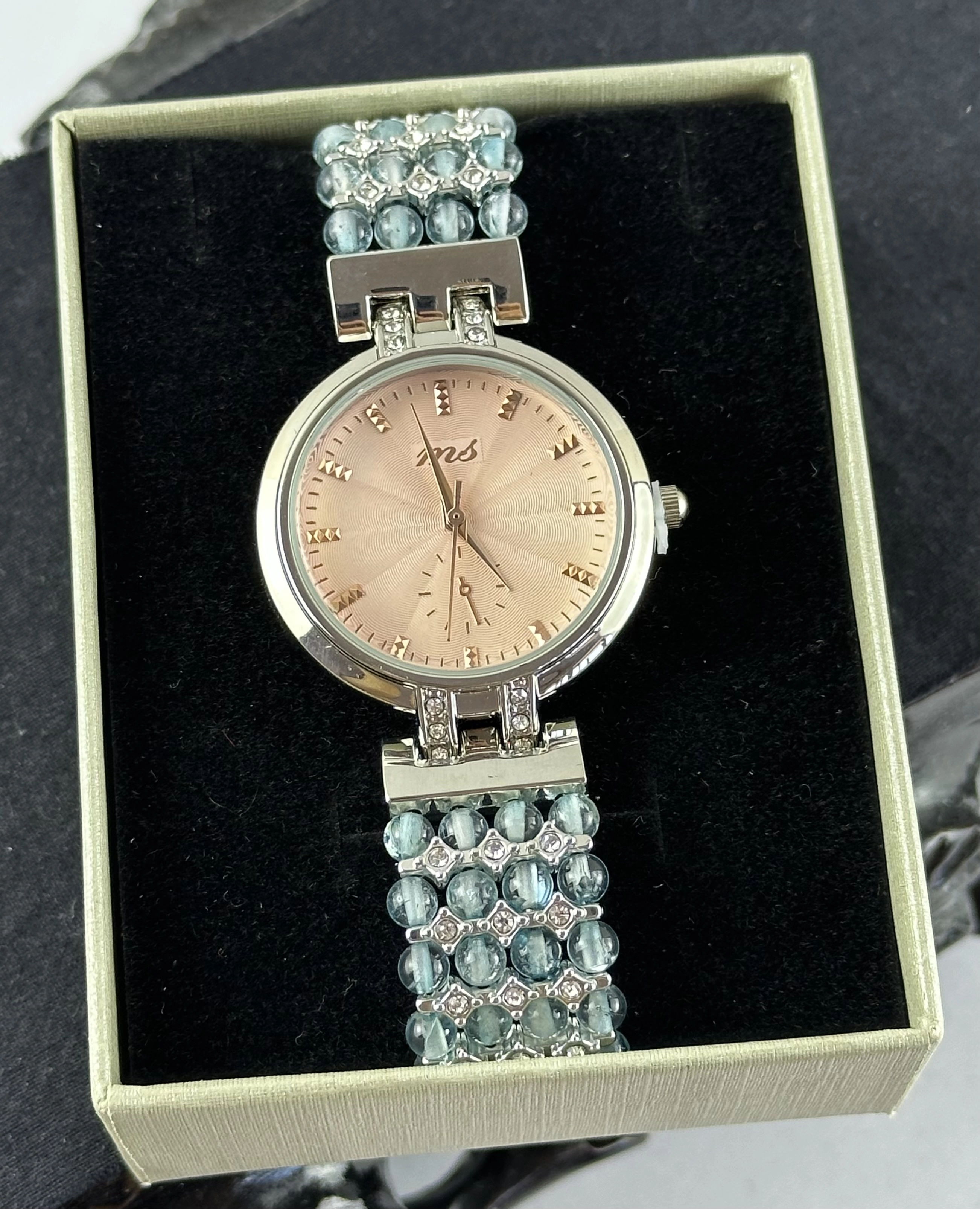Topaz Taşlı Saat 