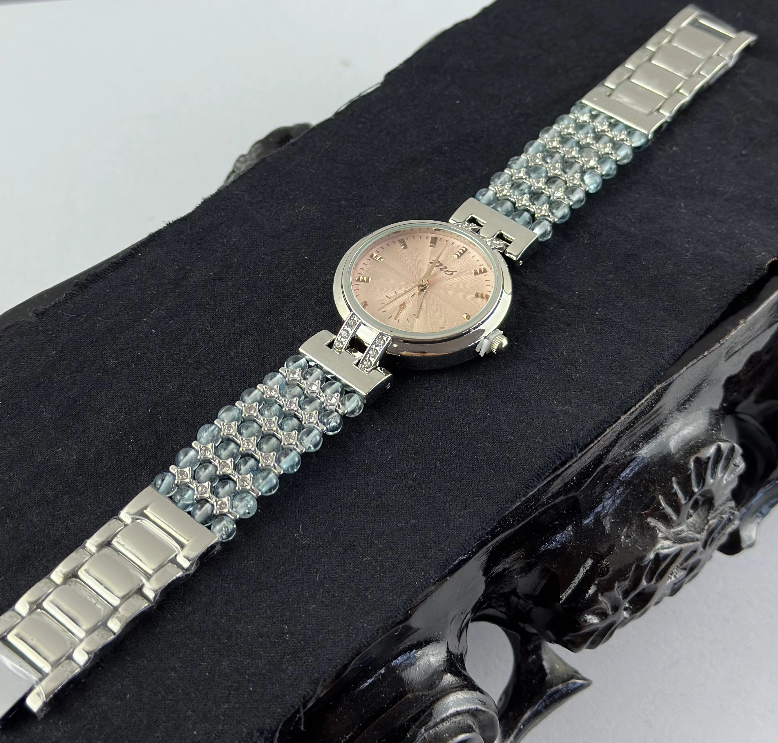Topaz Taşlı Saat 