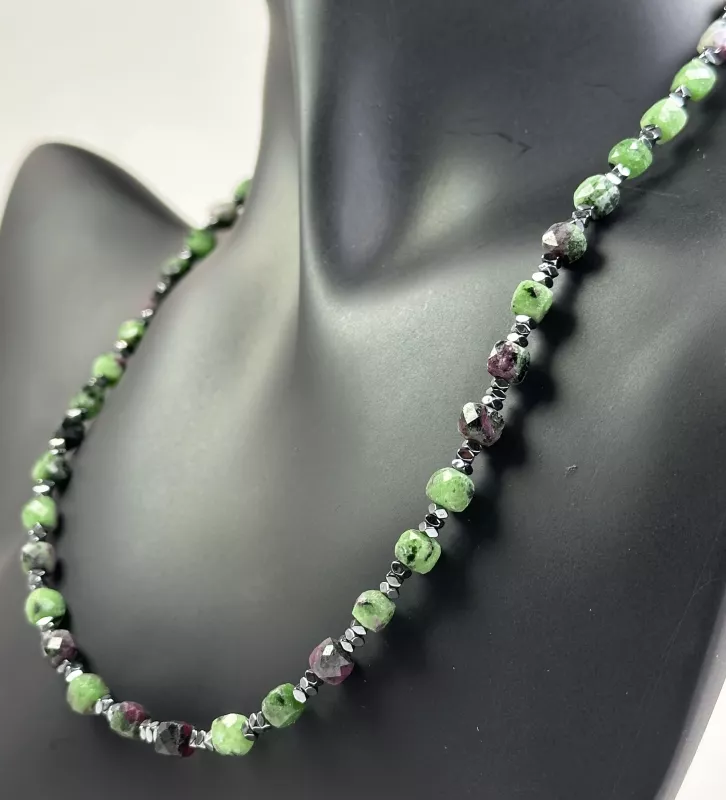 Ruby Zoisit(Yakutlu Zoisit) Taşından Kolye