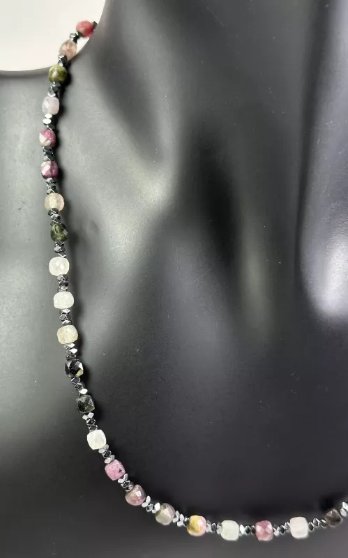 Değişik Garnet Taşları ve Hematitten Kolye
