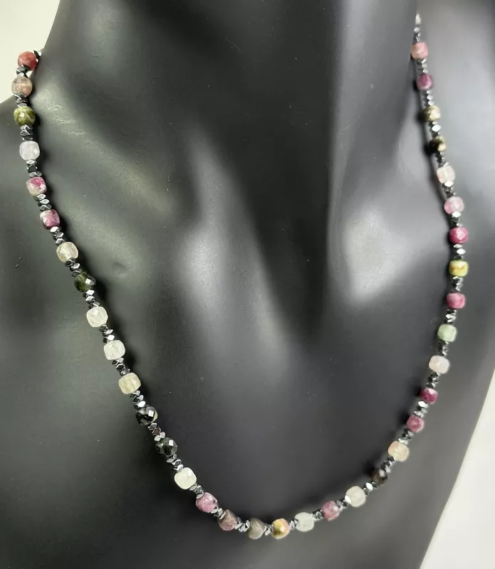 Değişik Garnet Taşları ve Hematitten Kolye