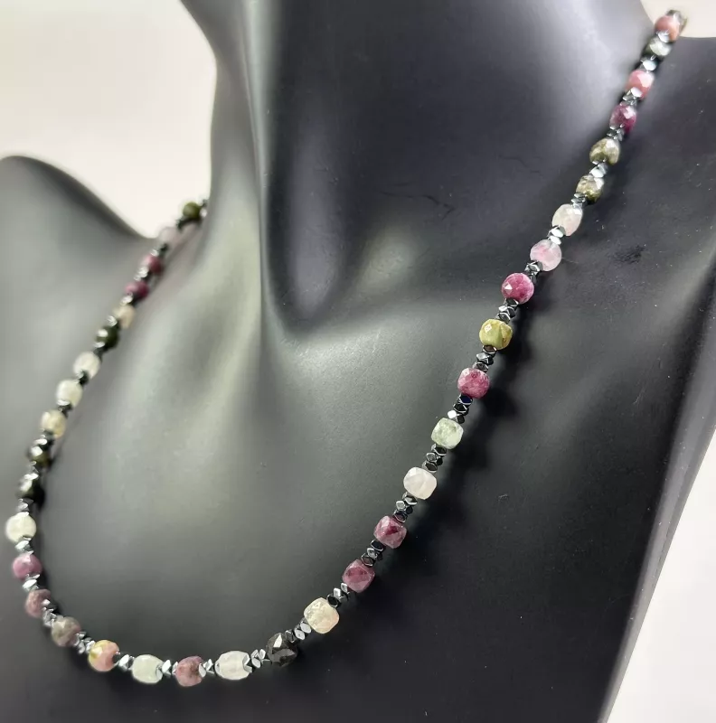 Değişik Garnet Taşları ve Hematitten Kolye