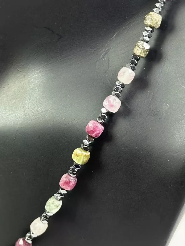 Değişik Garnet Taşları ve Hematitten Kolye