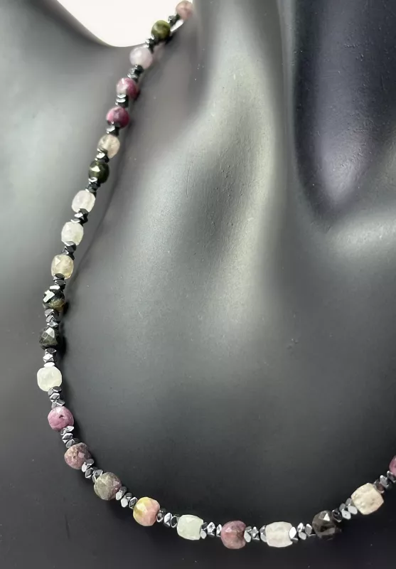 Değişik Garnet Taşları ve Hematitten Kolye