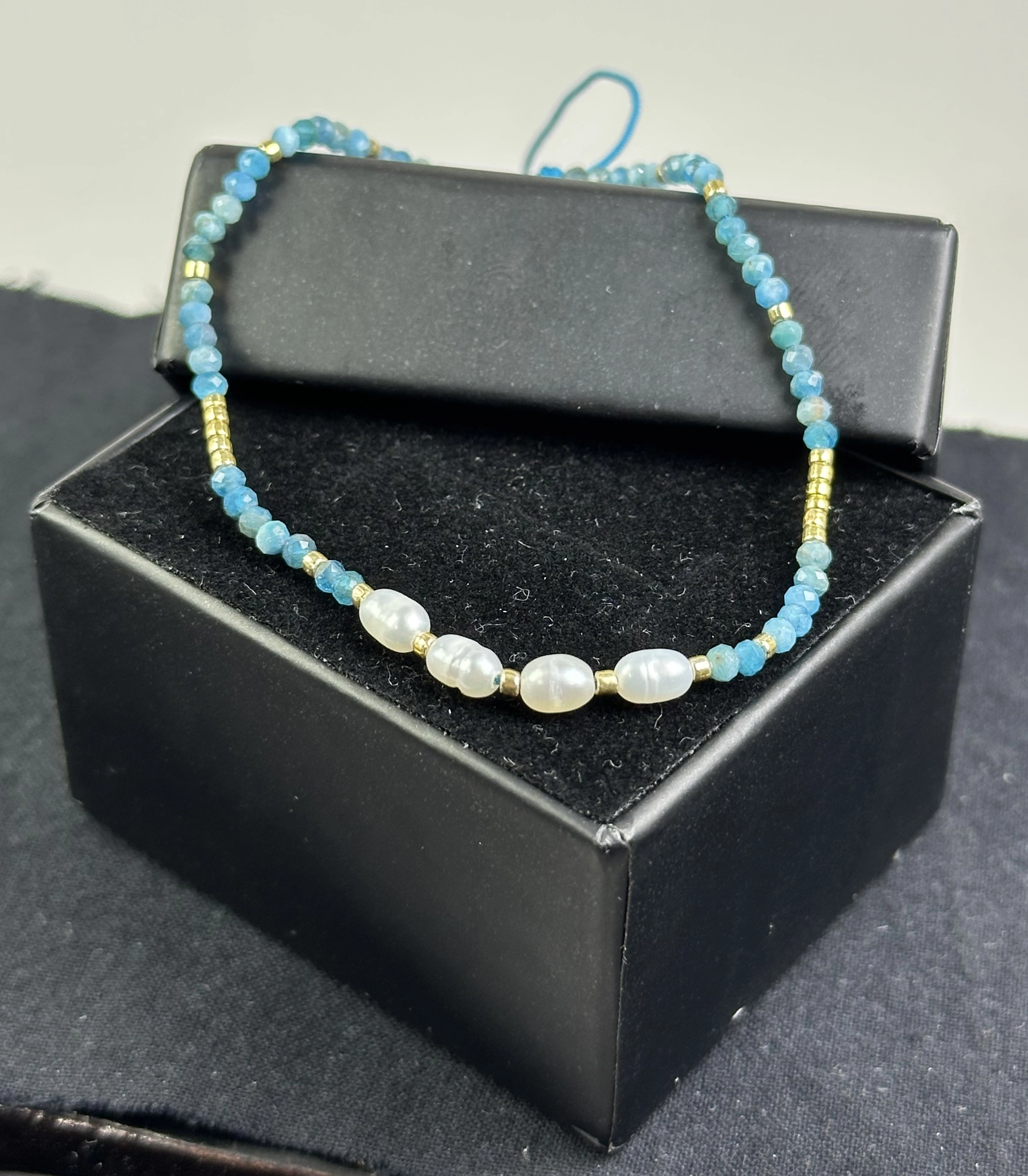 İnci ve Amazonit Taşlarından Zarif Bileklik