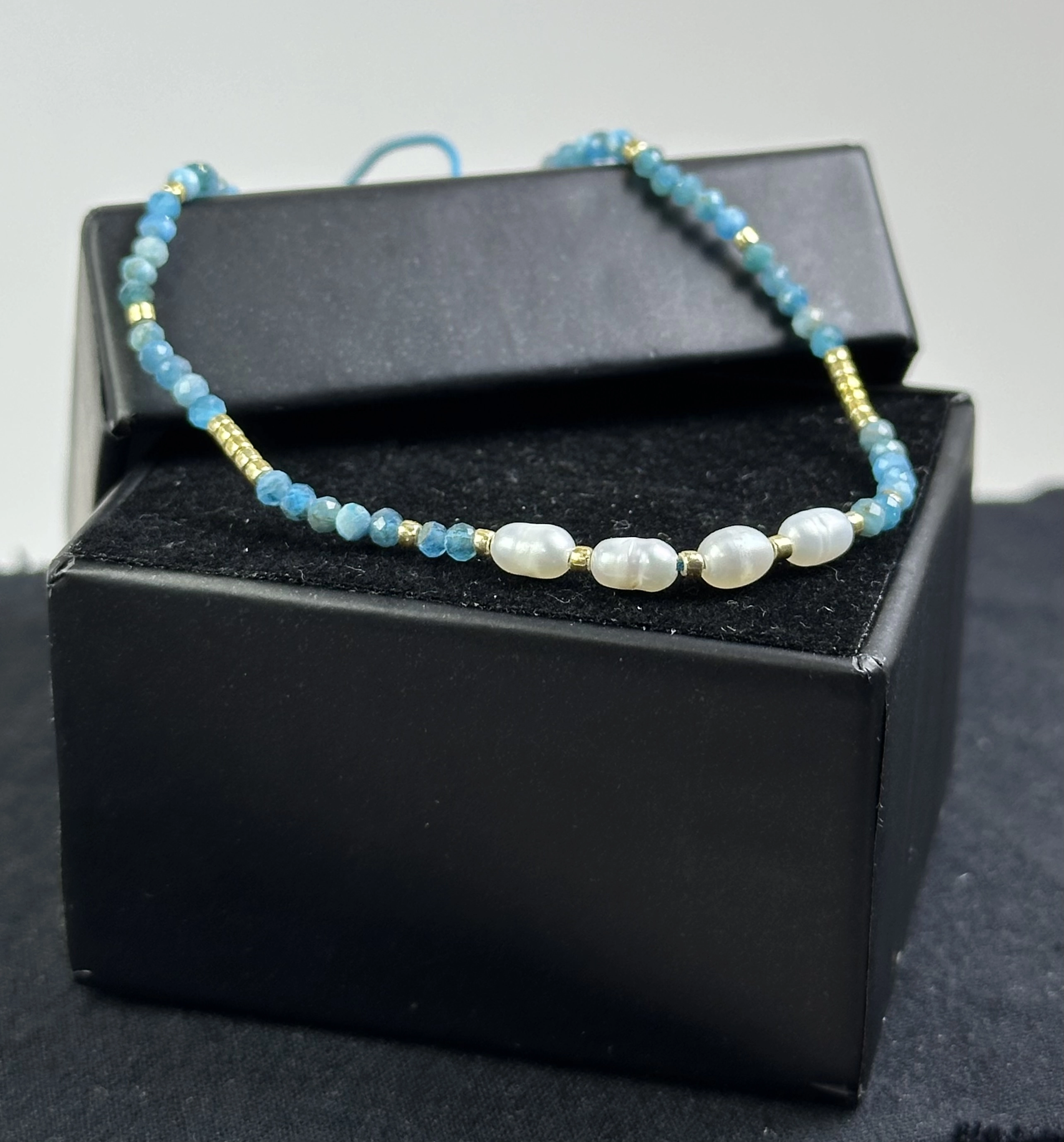 İnci ve Amazonit Taşlarından Zarif Bileklik