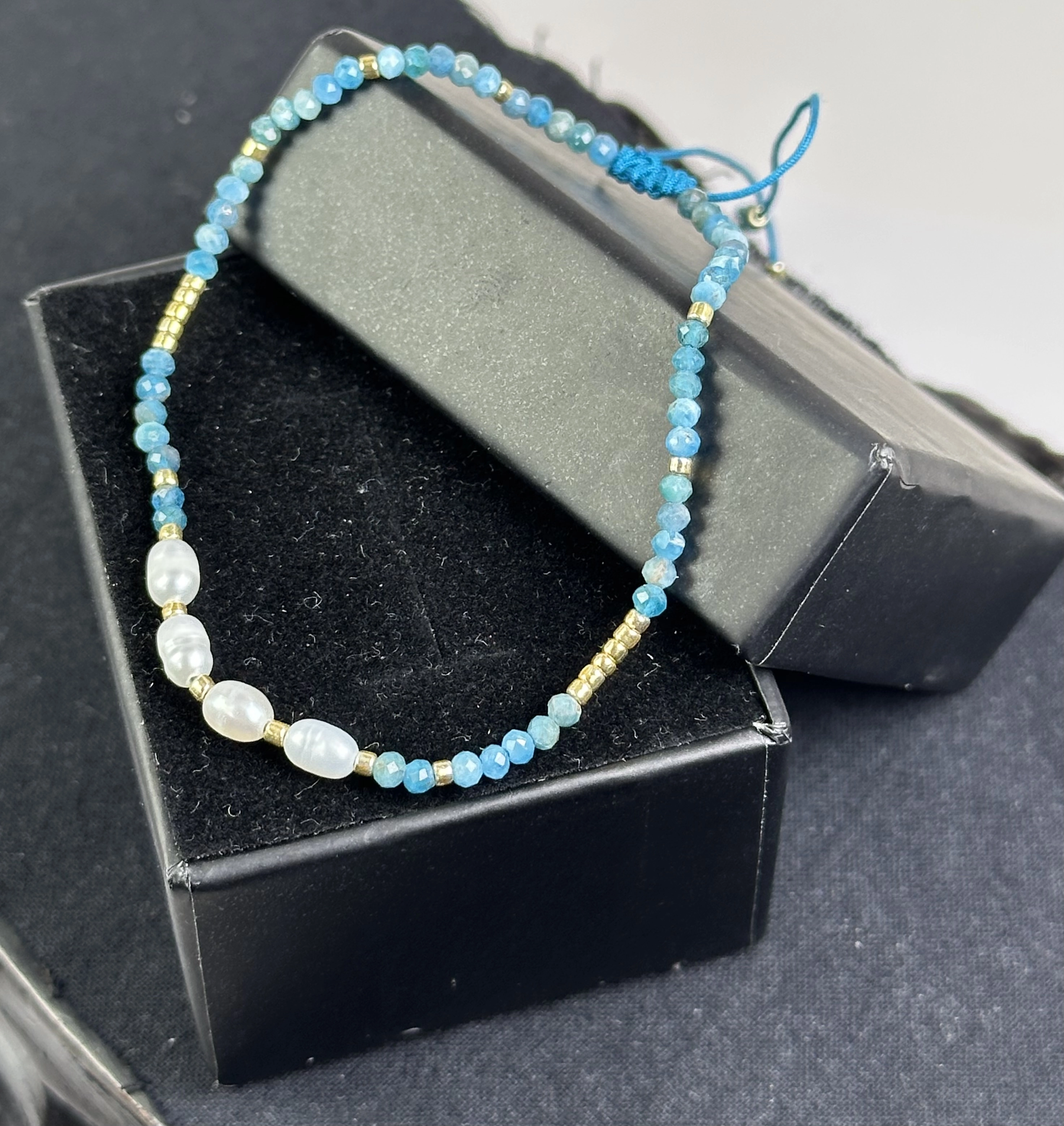 İnci ve Amazonit Taşlarından Zarif Bileklik