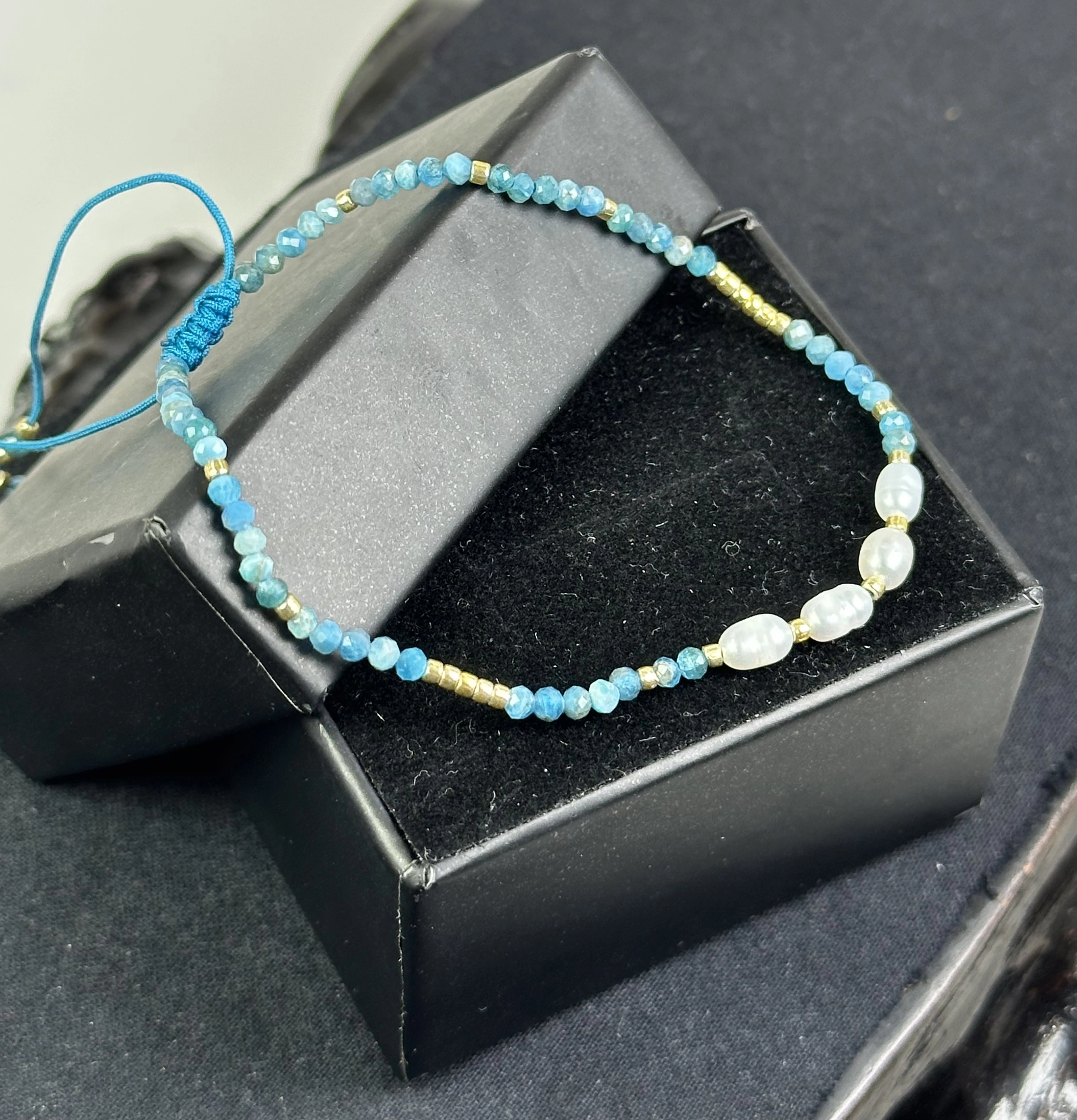 İnci ve Amazonit Taşlarından Zarif Bileklik